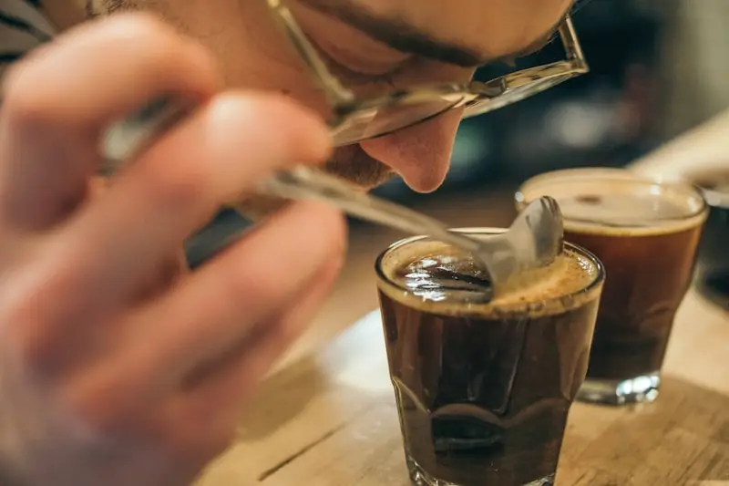 Degustazione: imparare a riconoscere il caffè d'origine