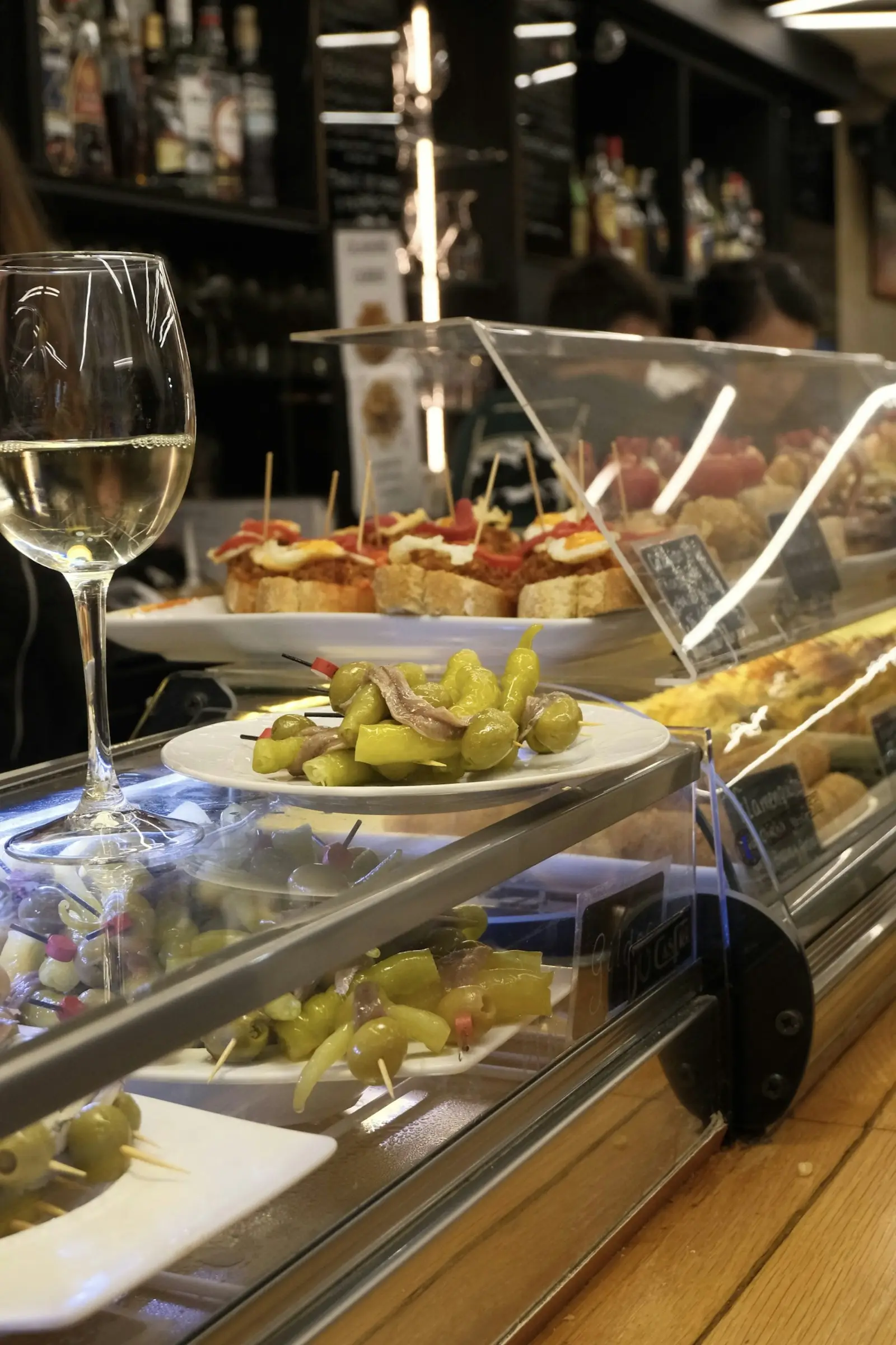 Fassvermut, Konserven und boquerones: die Mittagsliturgie Madrids