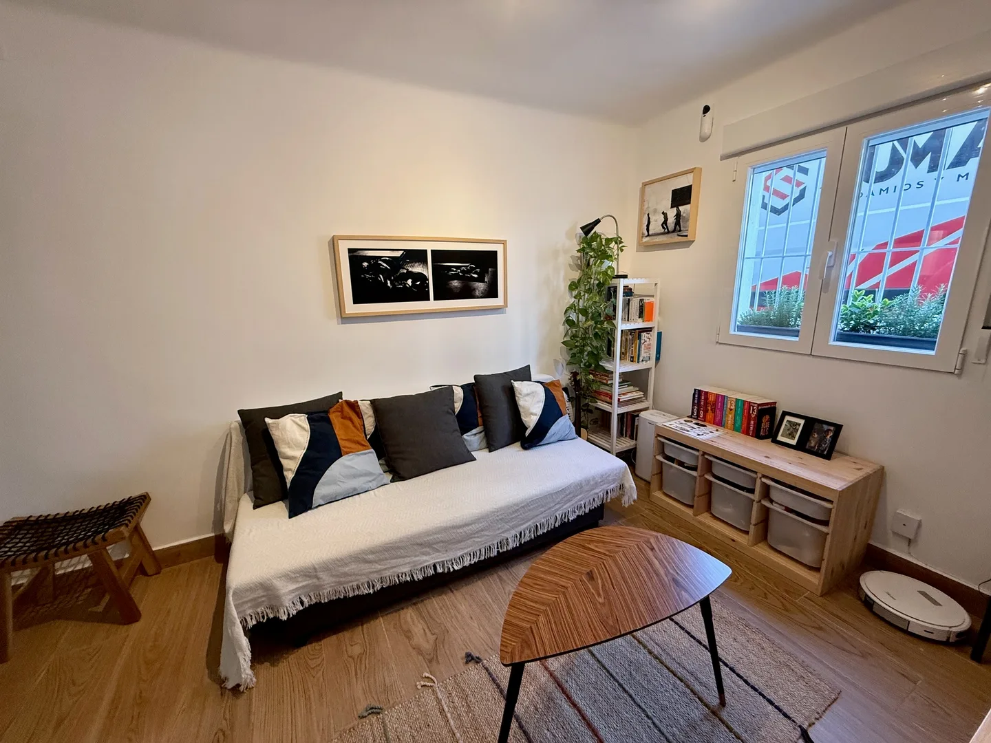 Bright and Central Flat